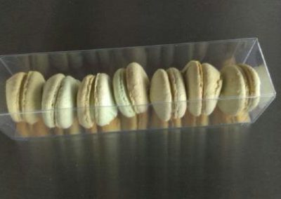 Macarons  : vanille, pistache, praliné, pain d'épices, chocolat,choco-passion, framboise-cuberdon, vanille-oranges confites ... (1.5€/pce)